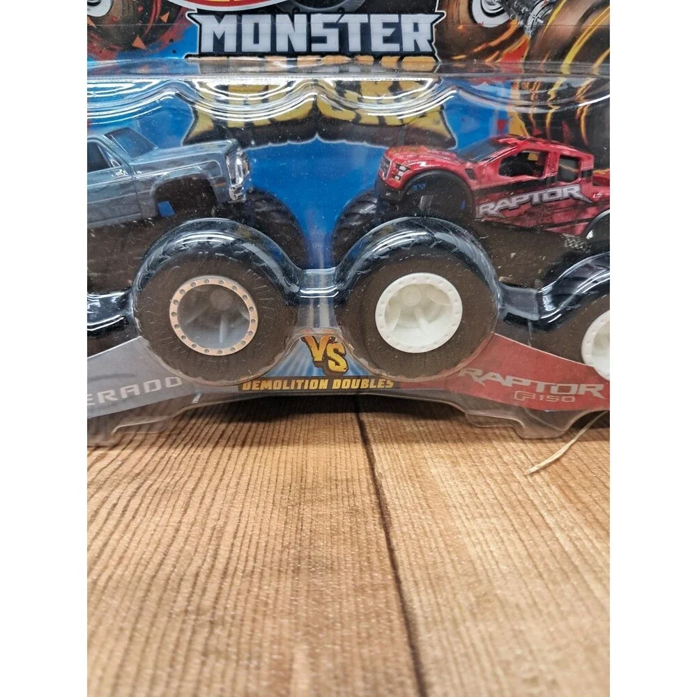Hot Wheels Monster Trucks Silverado vs Raptor F150 Demolition Doubles,Ford Chevy